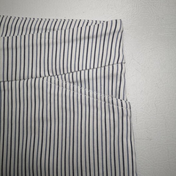 NWT Hilary Radley Ladies Size 8 White with Grey Stripes Pull On Style Shorts - Picture 8 of 11